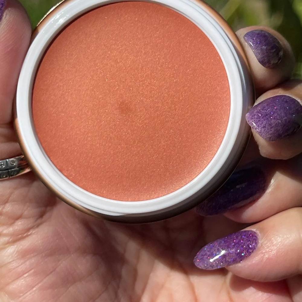 DANESSA MYRICKS BEAUTY Yummy Skin Blurring Powder In Lowkey (Peachy Gold)